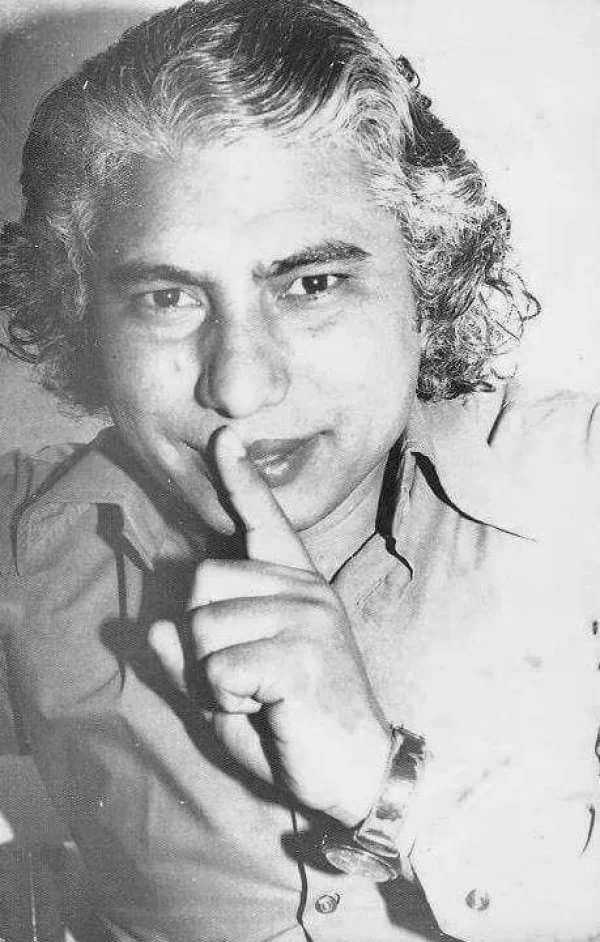 الشاعر الفلسطيني علي فودة - الذي قرأ نعيه ومراثيه قبل استشهاده  في ٢٠ آب ١٩٨٢.. | فلسطيننا